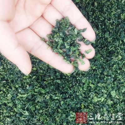 绿茶茶叶中含有高分子棕榈酶和萜稀类化合物