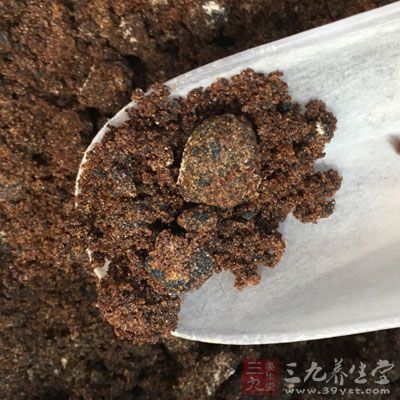 鸡蛋2个，红枣10个，红糖适量