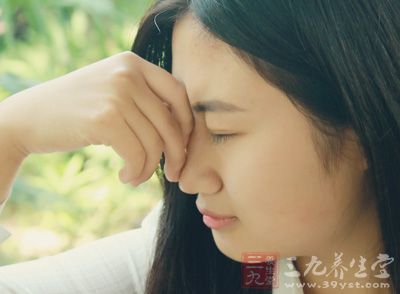 用眼过度自然会眼部疲劳,眼胀、眼酸、眼干、怕风 用眼过度自然会眼部疲劳,眼胀、眼酸、眼干、怕风