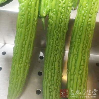 每次可用灯心花6扎，鲜苦瓜200克