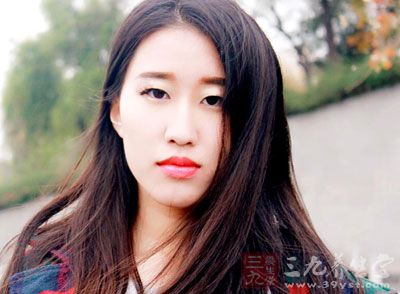 冷水洗脸真的可以收缩毛孔吗