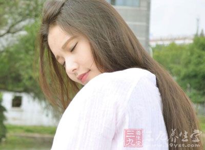 睡前喝一杯新鲜牛奶，轻松入睡