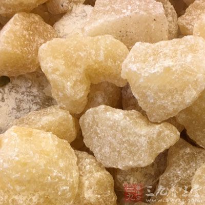 五花肉500克左右，鸡蛋5个，油葱碎50G，五香粉，冰糖，老抽，盐，鸡粉等适量