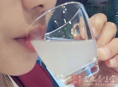 瘦下来的关键就是喝水