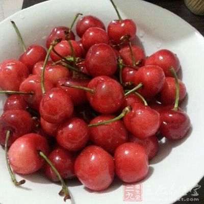 红红的樱桃是一种十分美味的水果