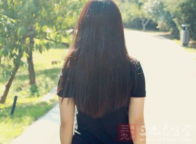 肿块通常在单侧或双侧乳房周围,有单个或多个,可能是大小不一的片状或结节状,其中常见是片状 肿块通常在单侧或双侧乳房周围,有单个或多个,可能是大小不一的片状或结节状,其中常见是片状