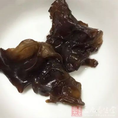 木耳富含鐵質(zhì)和蛋白質(zhì)等營養(yǎng)素