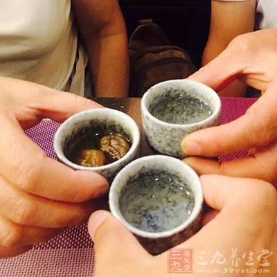 酒的主要成分是乙醇,进入人体在肝脏分解转化后才能排出体外 酒的主要成分是乙醇,进入人体在肝脏分解转化后才能排出体外