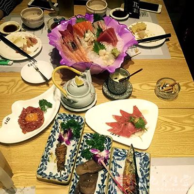 生鱼刺身、醉虾等生冷海鲜 生鱼刺身、醉虾等生冷海鲜