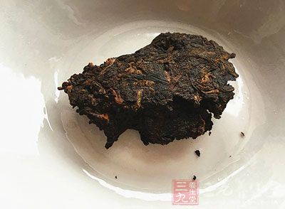 茶叶中含有茶多酚、维生素C和维生素P等成分