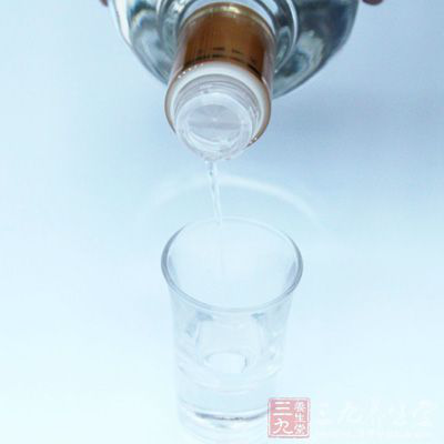 尤其是大量飲酒引發(fā)的急性酒精中毒