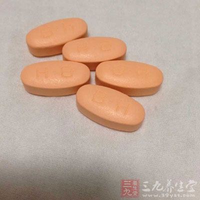 避免对胃有刺激的辣、硬的饮食及药物