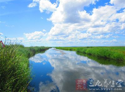 附近是蜿蜒的印度母親河恒河和瑜伽誕生地里希蓋什