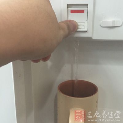 饮水是人们日常生活中必不可少的需要