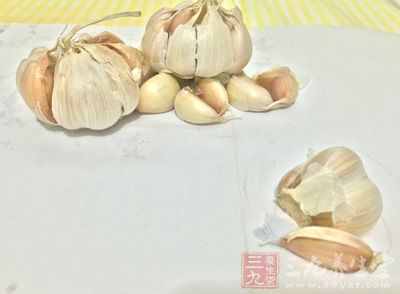 这里说到的能够影响到男人不育的食材就是我们常见的大蒜