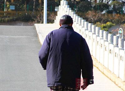 血液中的脂类物质不是以甘油三脂、胆固醇及磷脂的形式存在 血液中的脂类物质不是以甘油三脂、胆固醇及磷脂的形式存在