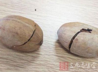 核桃性质偏温，能补血、养阴、补元气，适合体质虚弱