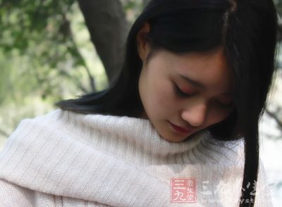 女命逢官杀透干被合的结婚后容易外遇,官杀在女命中代表丈夫,官杀