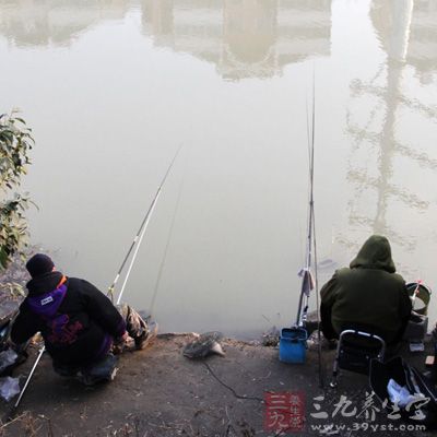 重墜也可以使餌團(tuán)快速通過小魚層而到達(dá)底部