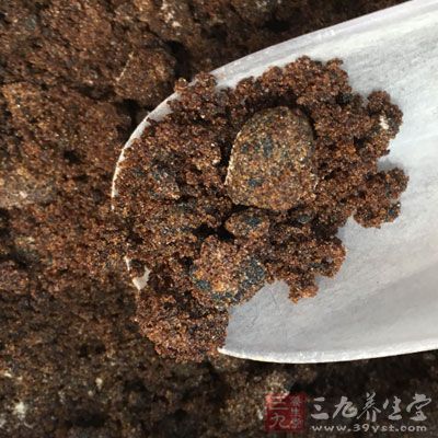 红糖5克，沸水500毫升泡煮5分钟后，趁热将茶喝完