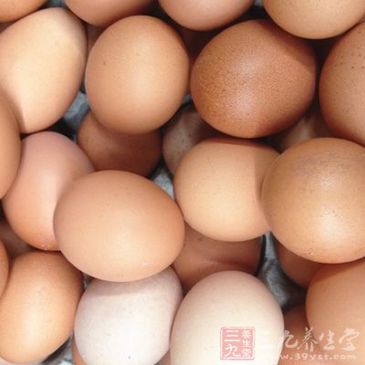 鸡蛋中富含优质蛋白质