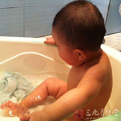 母乳喂养增强孩子抵抗力