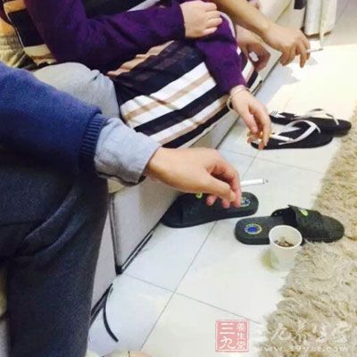 减轻病人的顾虑与不安，避免诱发因素，如吸烟、咖啡、应激等