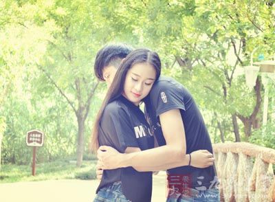 多喝水,少喝碳酸饮料 多喝水,少喝碳酸饮料