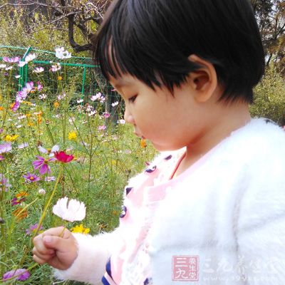 主要侵犯幼女，成年女性也可感染