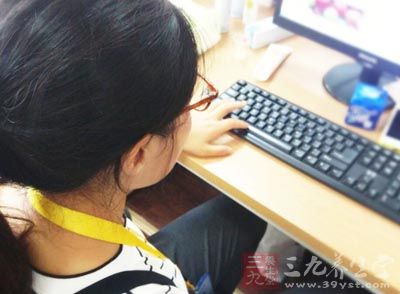 使用完电脑后,应马上彻底清洗脸部 使用完电脑后,应马上彻底清洗脸部