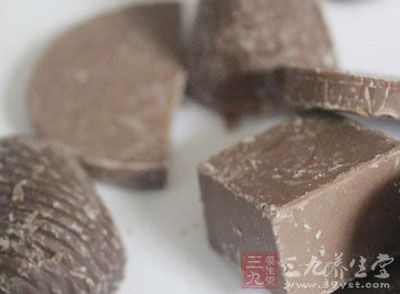 糖果、巧克力等甜食不离嘴