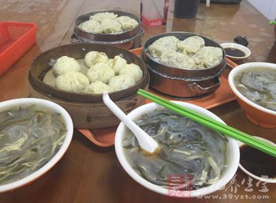 这位小伙子对于自己患癌的原因感到非常奇怪 这位小伙子对于自己患癌的原因感到非常奇怪