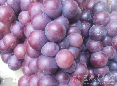 紫葡萄中含有一种对眼睛很好的营养素