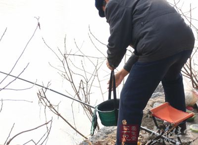 这种打窝方法很适合没有水流的水库