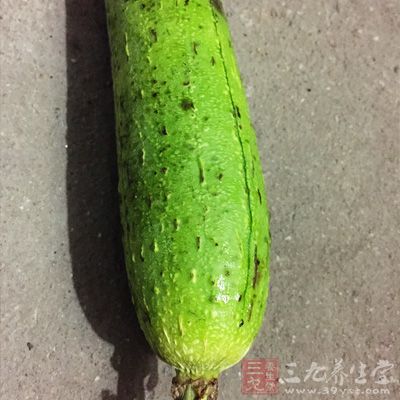 宜適當(dāng)多食養(yǎng)陰清涼之品，如絲瓜