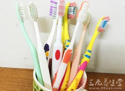 应当选购直三排、横六束、刷头小