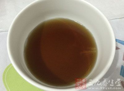 茶多酚具有很強(qiáng)的抗氧化性和生理活性，是人體自由基的清除劑