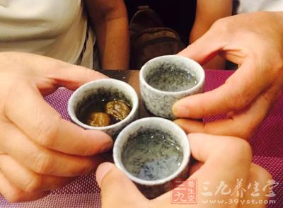 一旦过量饮酒,必然会加重口臭 一旦过量饮酒,必然会加重口臭