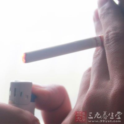 导致血栓闭塞性脉管炎，而且吸烟量越多，脉管炎越重