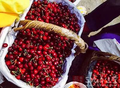 并且服用水果的时候不能够过量 并且服用水果的时候不能够过量