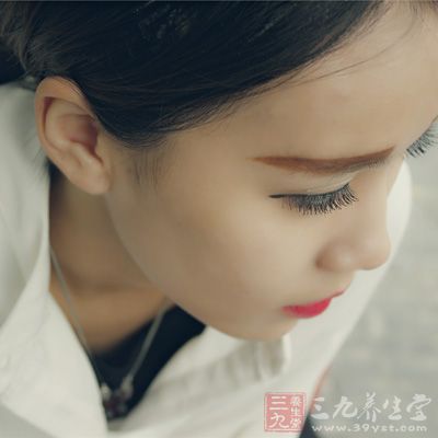 五个小细节暴露女人年龄