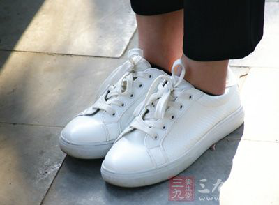 增强肌肉和韧带的柔韧性,同时还可让双腿变得修长 增强肌肉和韧带的柔韧性,同时还可让双腿变得修长