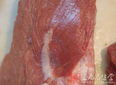 香椿子60克，猪肉或羊肉500克，炖服