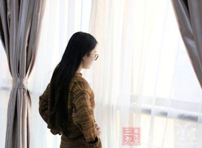 美女A不得不加倍努力工作 美女A不得不加倍努力工作