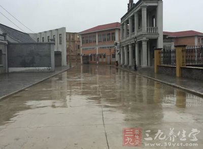 “清明时节雨纷纷”指的是江南的气候特色