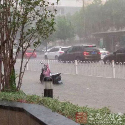 会有雷暴等强对流天气出现，形成较大的暴雨