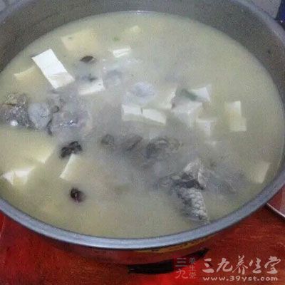 如萎縮性胃炎，可食用濃肉湯、魚湯、雞湯等味道鮮美的食物