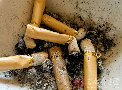 香烟中的尼古丁可使脑血管痉挛、收缩、硬化 香烟中的尼古丁可使脑血管痉挛、收缩、硬化