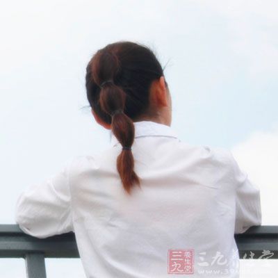 女人頭發(fā)濃密，大多氣血旺盛