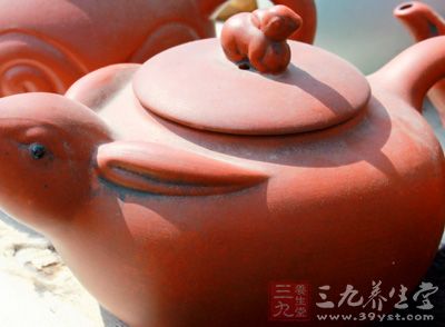 好的紫砂泥具有“色不艷、質(zhì)不膩”的顯著特性